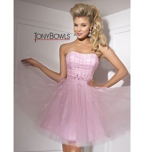 HOMECOMING Pink strapless Tony Bowls short dress